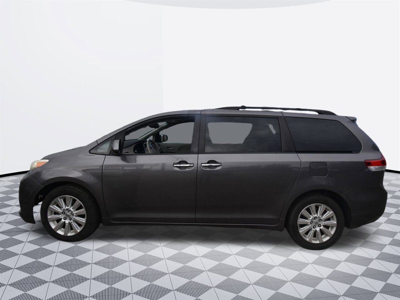 2012 Toyota Sienna XLE - Photo 2