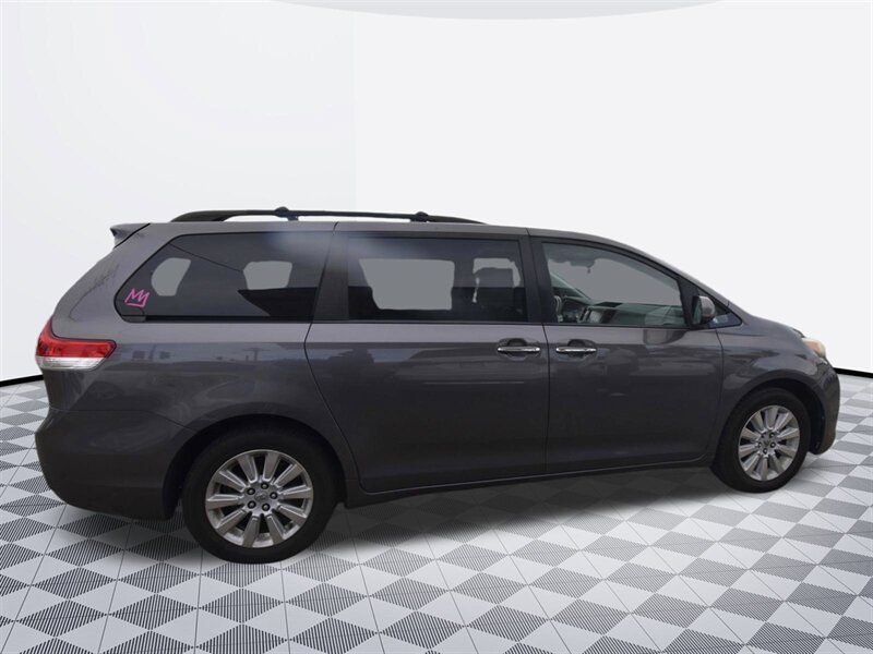 2012 Toyota Sienna Limited 7-Passenger - Photo 6 - Midway City, CA 92655