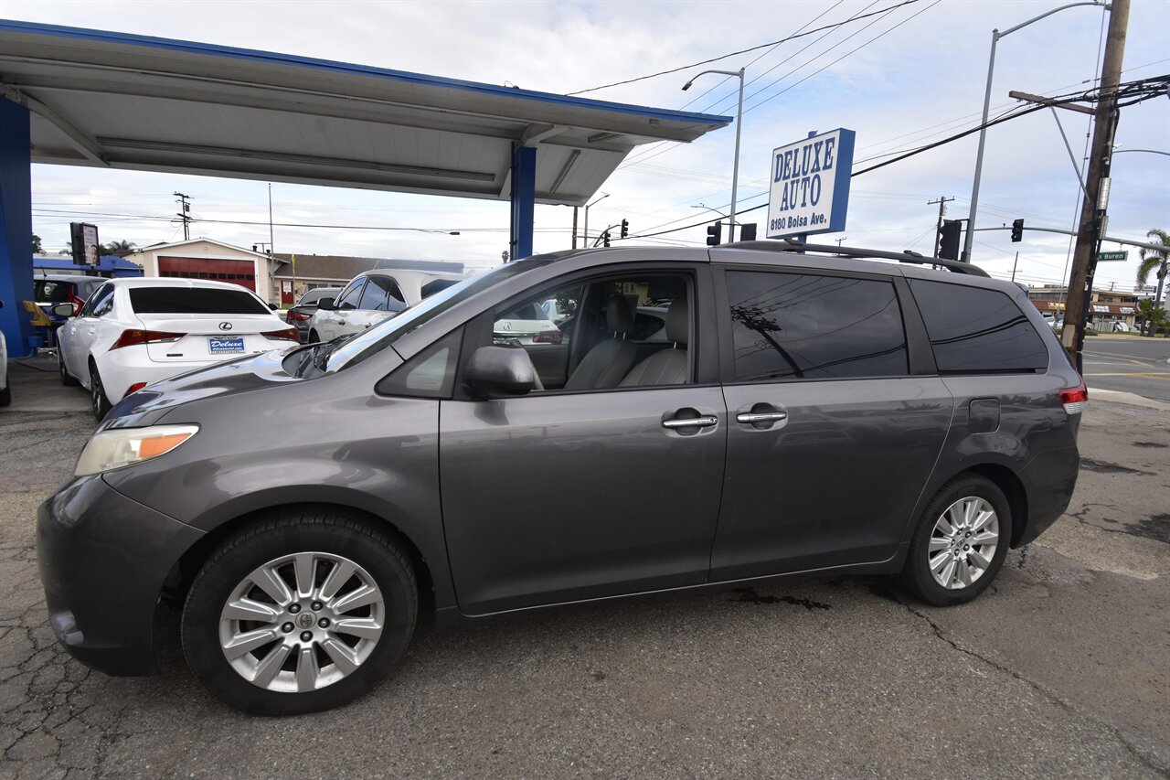 2012 Toyota Sienna XLE - Photo 7