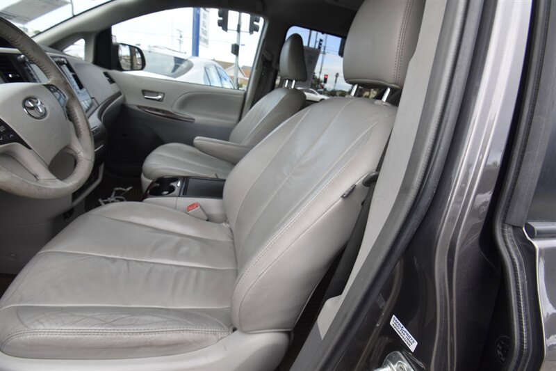 2012 Toyota Sienna Limited 7-Passenger   - Photo 8 - Midway City, CA 92655