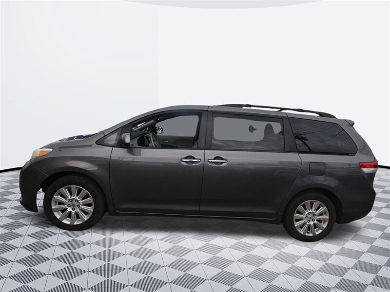 2012 Toyota Sienna Limited 7-Passenger - Photo 3 - Midway City, CA 92655