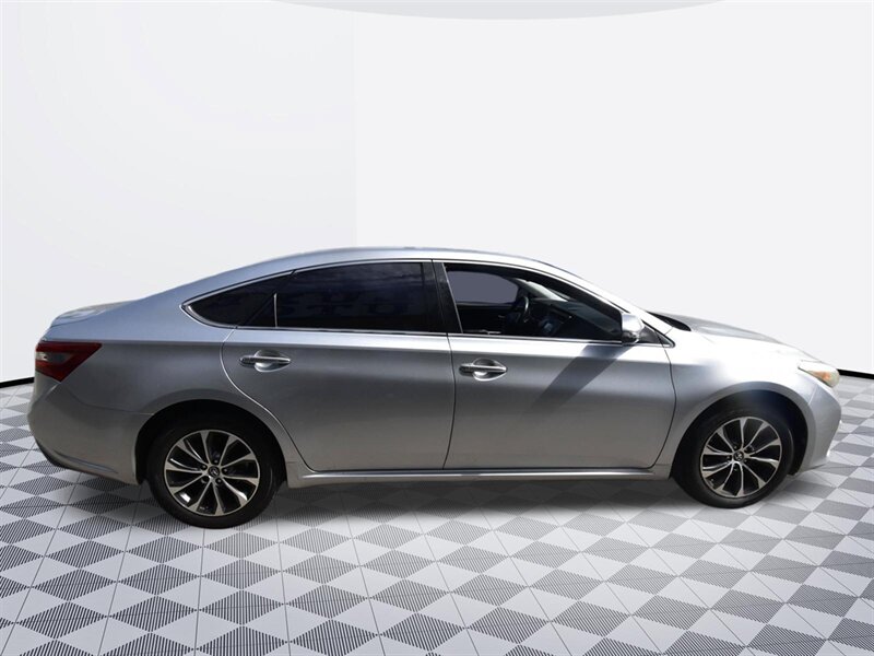 2018 Toyota Avalon XLE Premium - Photo 5 - Midway City, CA 92655