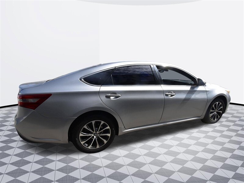 2018 Toyota Avalon XLE Premium - Photo 4 - Midway City, CA 92655