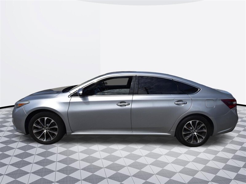 2018 Toyota Avalon XLE Premium - Photo 3 - Midway City, CA 92655