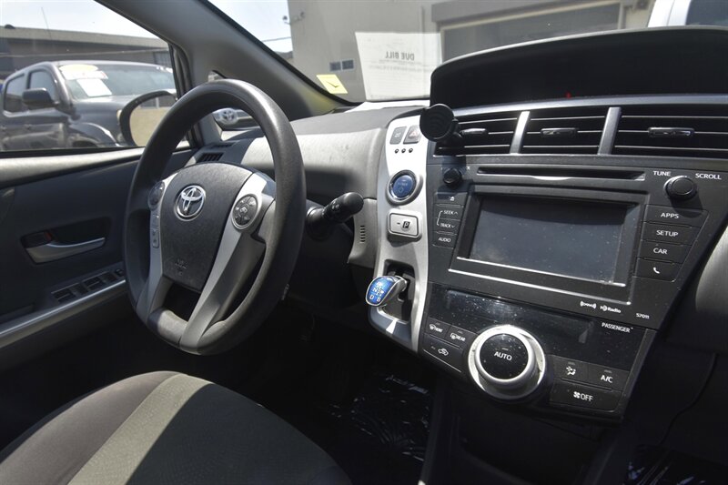 2014 Toyota Prius v Three   - Photo 8 - Midway City, CA 92655
