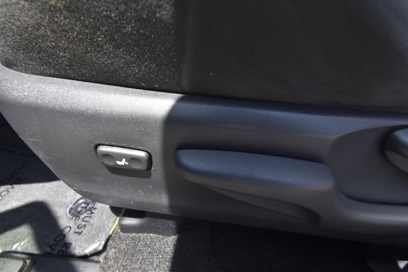 2014 Toyota Prius v Three   - Photo 12 - Midway City, CA 92655