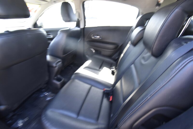 2017 Honda HR-V EX-L Navi   - Photo 10 - Midway City, CA 92655