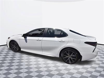 2024 Toyota Camry SE   - Photo 3 - Midway City, CA 92655