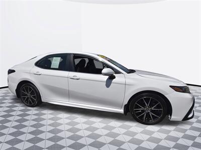 2024 Toyota Camry SE   - Photo 4 - Midway City, CA 92655