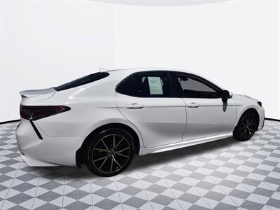 2024 Toyota Camry SE   - Photo 6 - Midway City, CA 92655