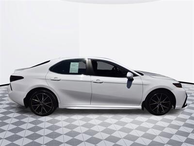2024 Toyota Camry SE   - Photo 5 - Midway City, CA 92655