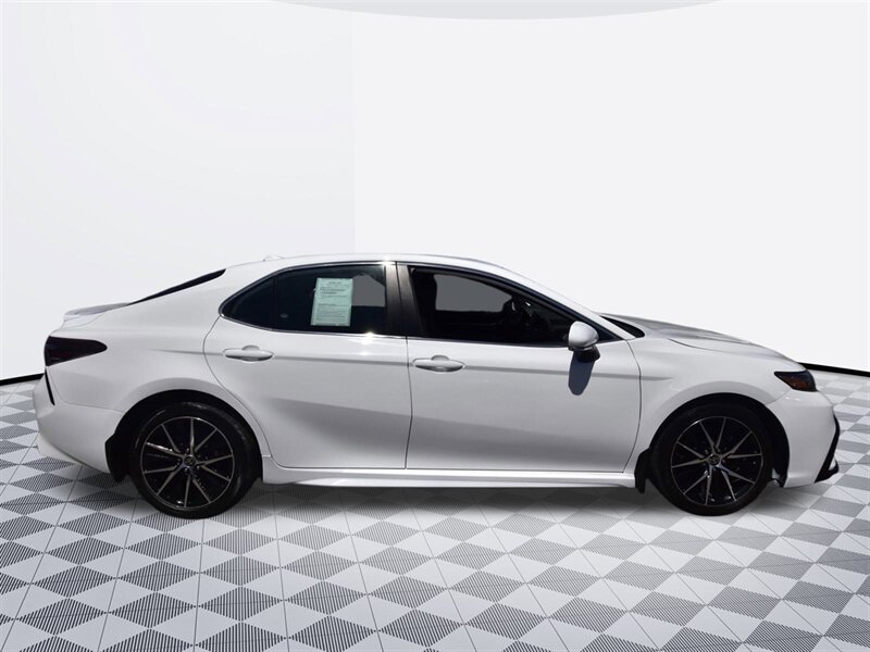 2024 Toyota Camry SE   - Photo 5 - Midway City, CA 92655