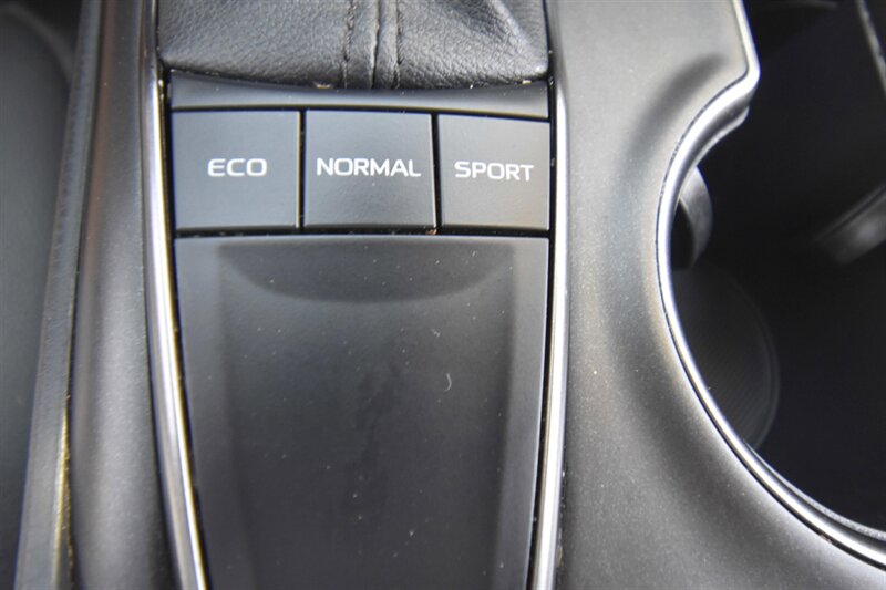 2024 Toyota Camry SE   - Photo 10 - Midway City, CA 92655