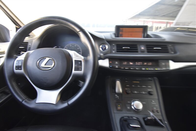 2012 Lexus CT 200h Premium - Photo 13 - Midway City, CA 92655