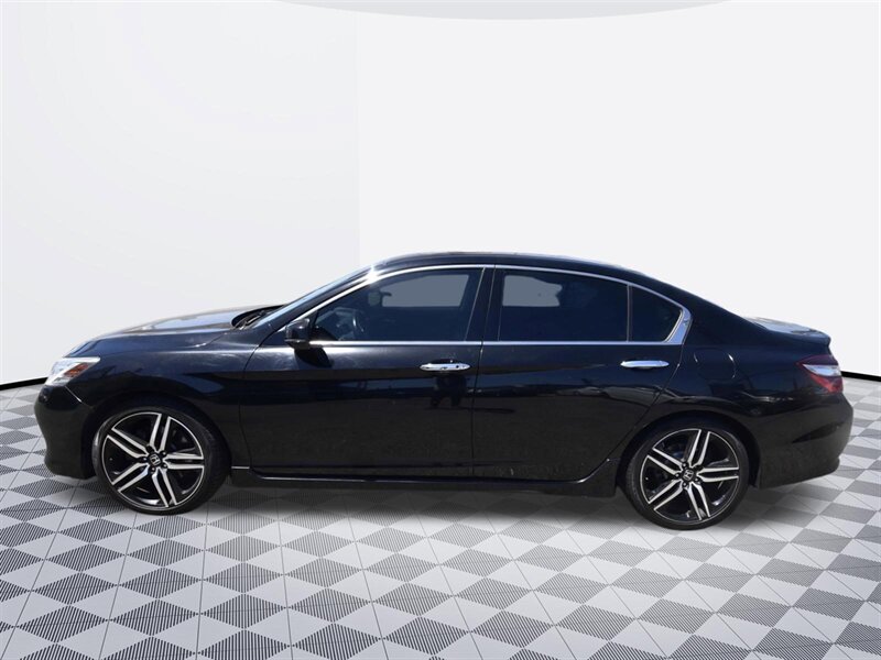 2016 Honda Accord Touring   - Photo 4 - Midway City, CA 92655