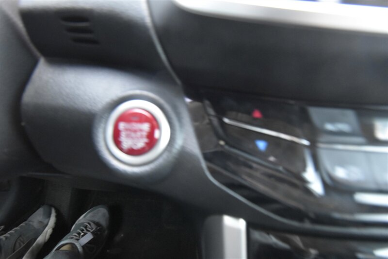 2016 Honda Accord Touring   - Photo 13 - Midway City, CA 92655