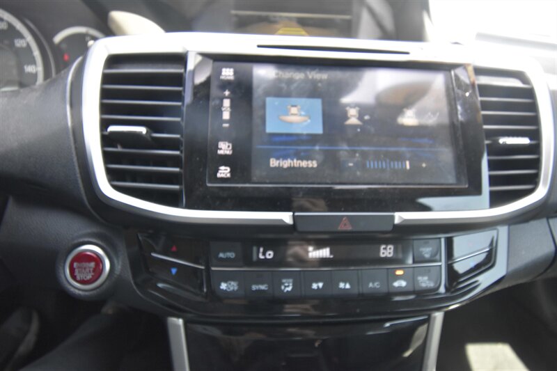 2016 Honda Accord Touring   - Photo 12 - Midway City, CA 92655