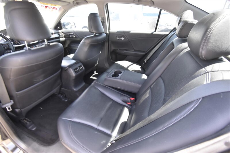 2016 Honda Accord Touring   - Photo 9 - Midway City, CA 92655