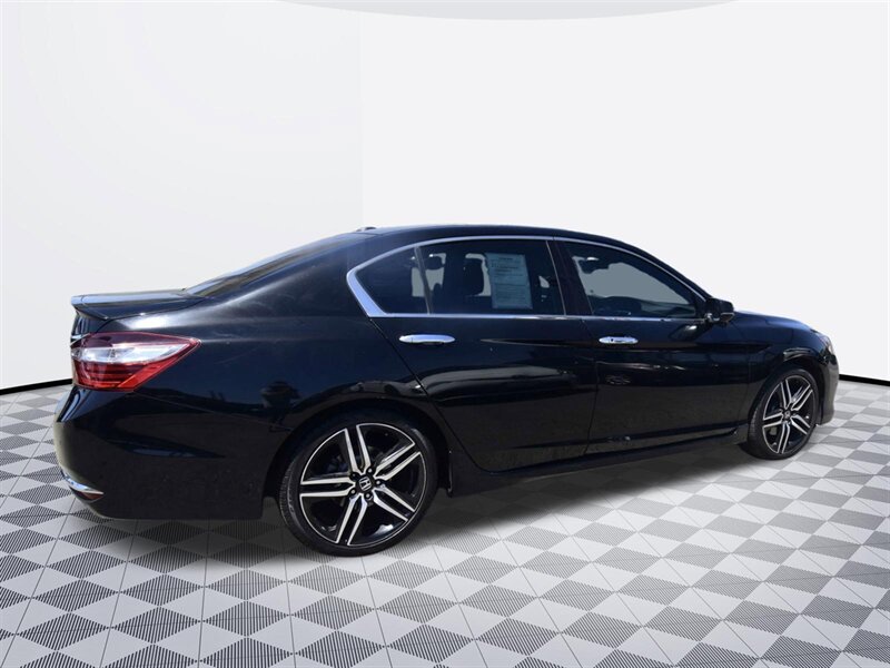 2016 Honda Accord Touring   - Photo 7 - Midway City, CA 92655