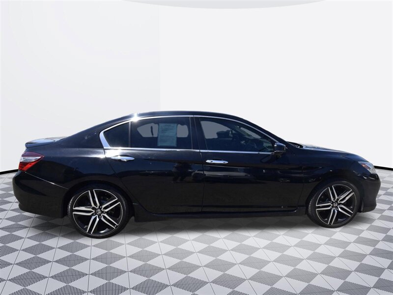 2016 Honda Accord Touring   - Photo 5 - Midway City, CA 92655