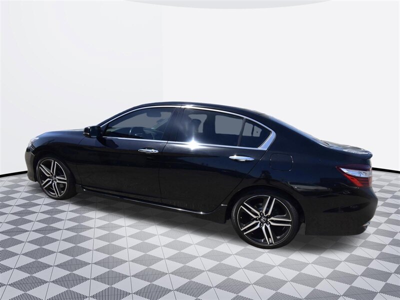 2016 Honda Accord Touring   - Photo 6 - Midway City, CA 92655