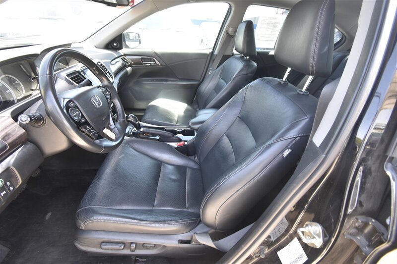 2016 Honda Accord Touring   - Photo 2 - Midway City, CA 92655