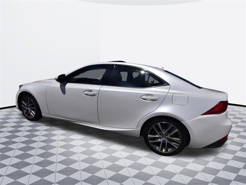 2019 Lexus IS 300   - Photo 6 - Midway City, CA 92655