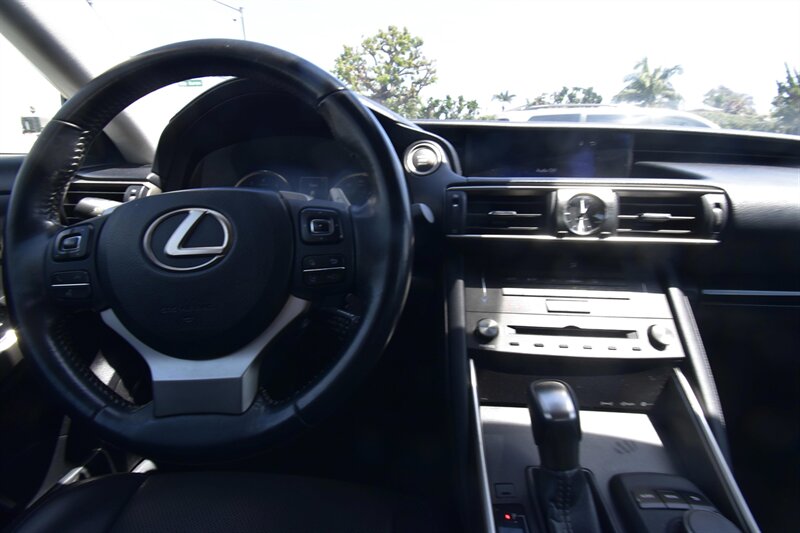 2019 Lexus IS 300   - Photo 12 - Midway City, CA 92655