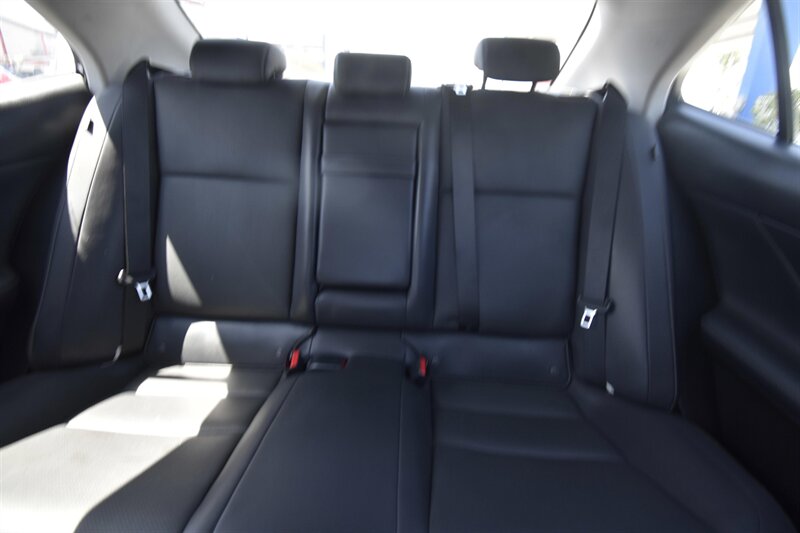 2019 Lexus IS 300   - Photo 10 - Midway City, CA 92655