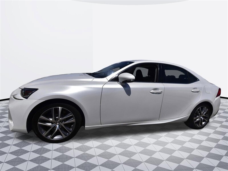 2019 Lexus IS 300   - Photo 4 - Midway City, CA 92655