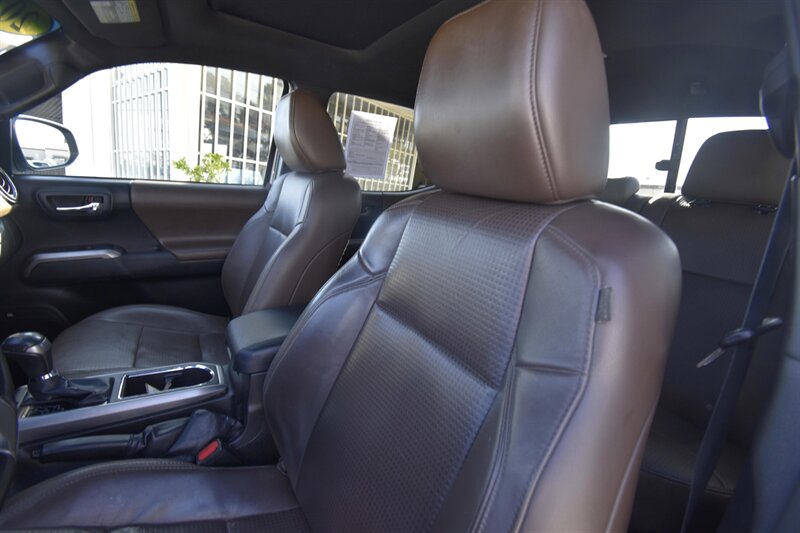 2016 Toyota Tacoma Limited   - Photo 8 - Midway City, CA 92655