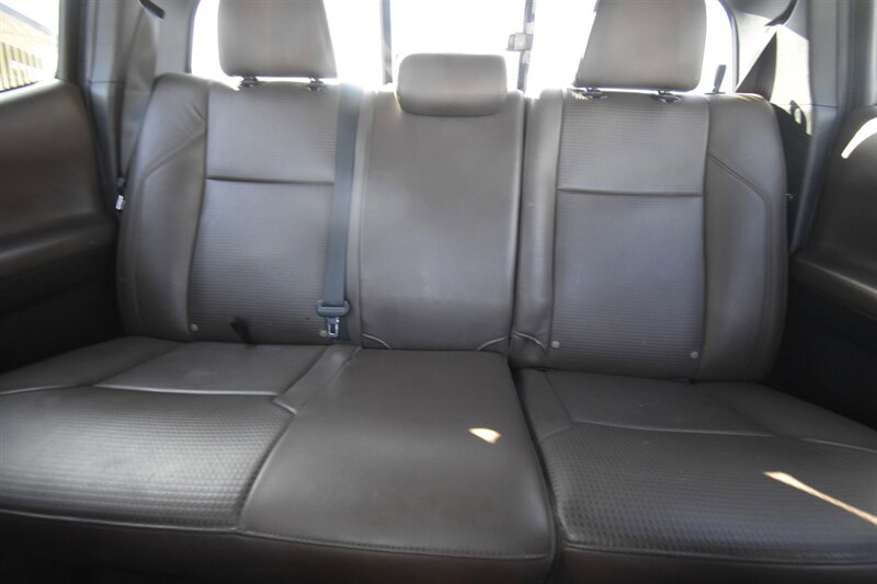 2016 Toyota Tacoma Limited   - Photo 10 - Midway City, CA 92655