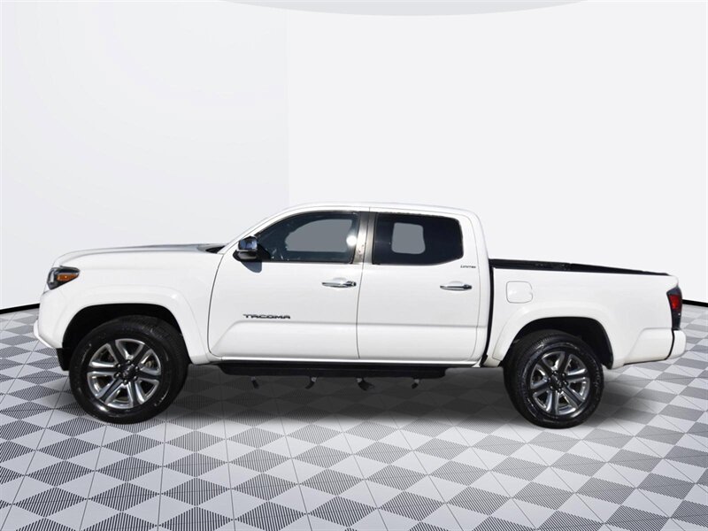 2016 Toyota Tacoma Limited   - Photo 2 - Midway City, CA 92655
