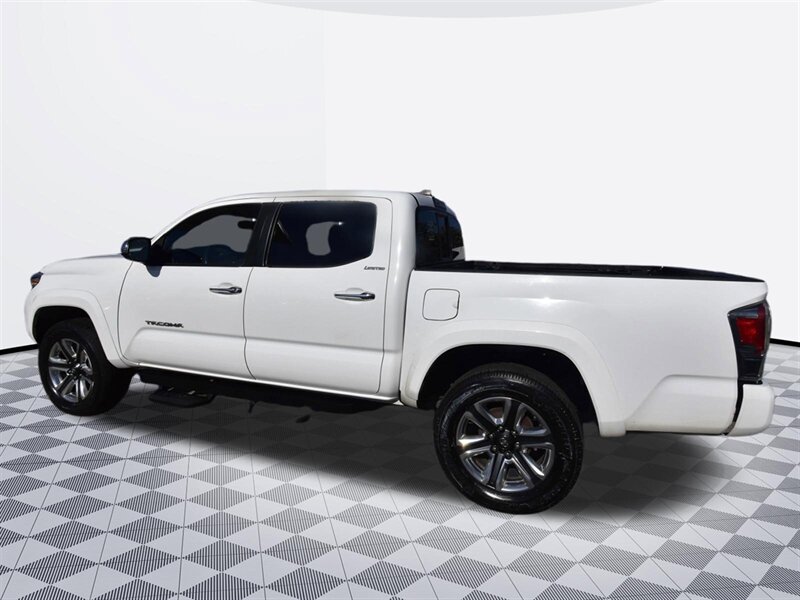 2016 Toyota Tacoma Limited   - Photo 3 - Midway City, CA 92655