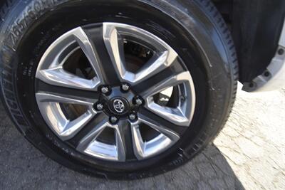 2016 Toyota Tacoma Limited   - Photo 22 - Midway City, CA 92655
