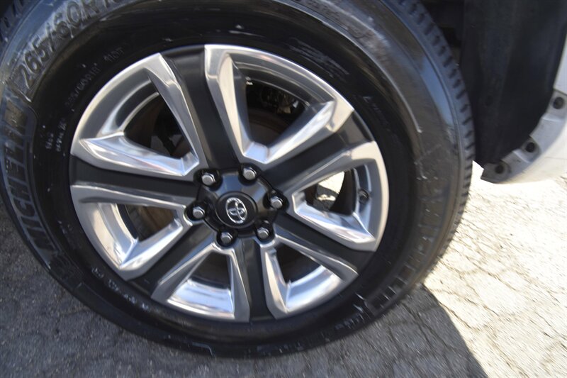 2016 Toyota Tacoma Limited   - Photo 22 - Midway City, CA 92655