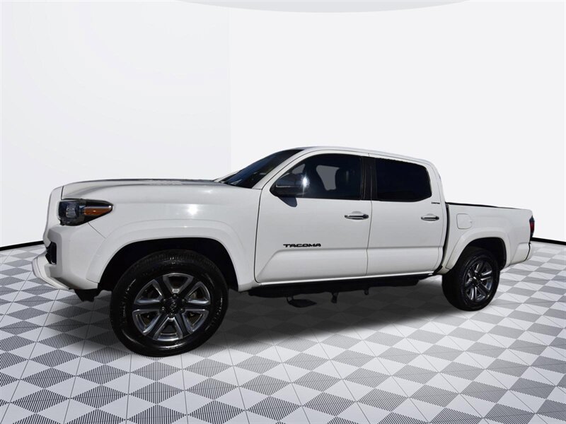 2016 Toyota Tacoma Limited   - Photo 6 - Midway City, CA 92655