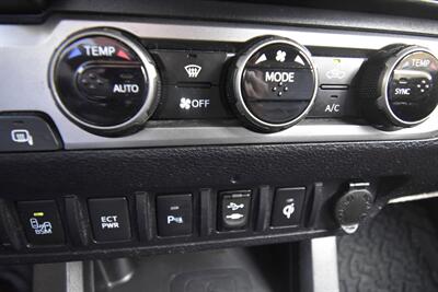 2016 Toyota Tacoma Limited   - Photo 13 - Midway City, CA 92655