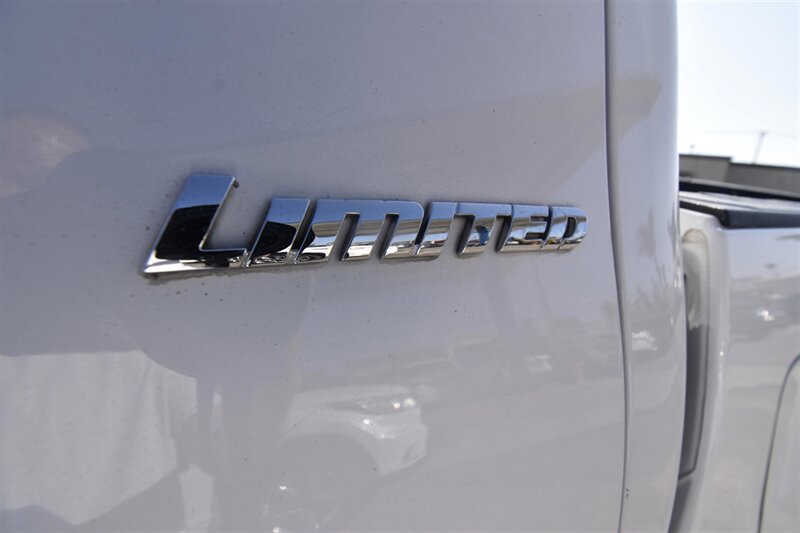 2016 Toyota Tacoma Limited   - Photo 19 - Midway City, CA 92655