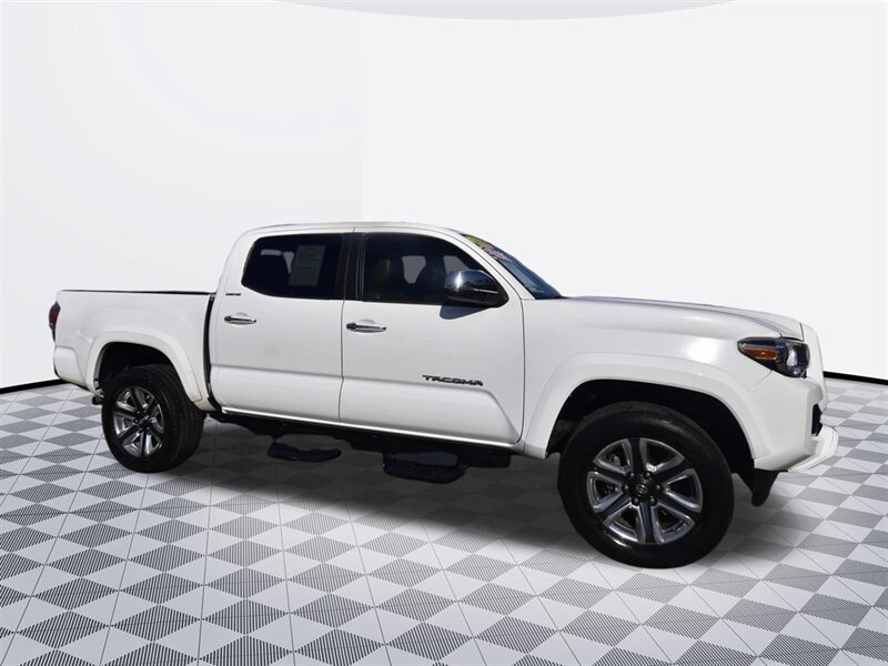 2016 Toyota Tacoma Limited   - Photo 4 - Midway City, CA 92655