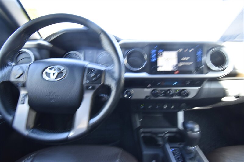 2016 Toyota Tacoma Limited   - Photo 7 - Midway City, CA 92655