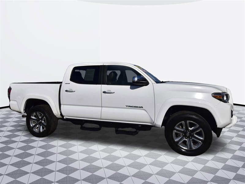 2016 Toyota Tacoma Limited   - Photo 5 - Midway City, CA 92655
