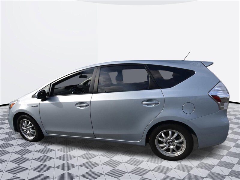 2012 Toyota Prius v Three   - Photo 4 - Midway City, CA 92655