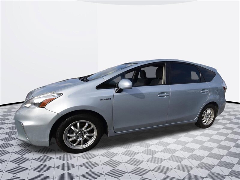 2012 Toyota Prius v Three   - Photo 5 - Midway City, CA 92655