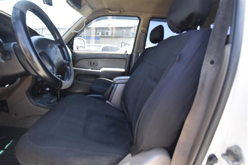2002 Toyota 4Runner SR5   - Photo 8 - Midway City, CA 92655