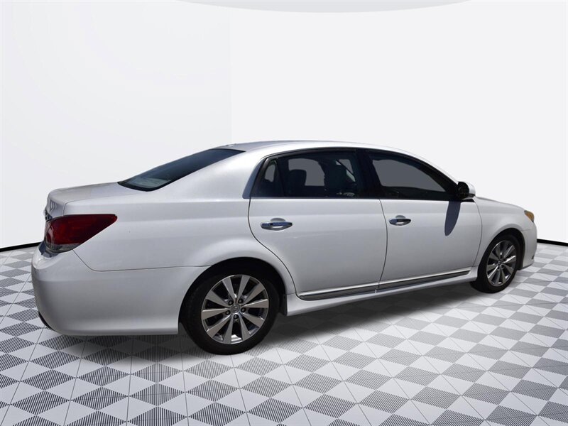 2011 Toyota Avalon Limited   - Photo 4 - Midway City, CA 92655