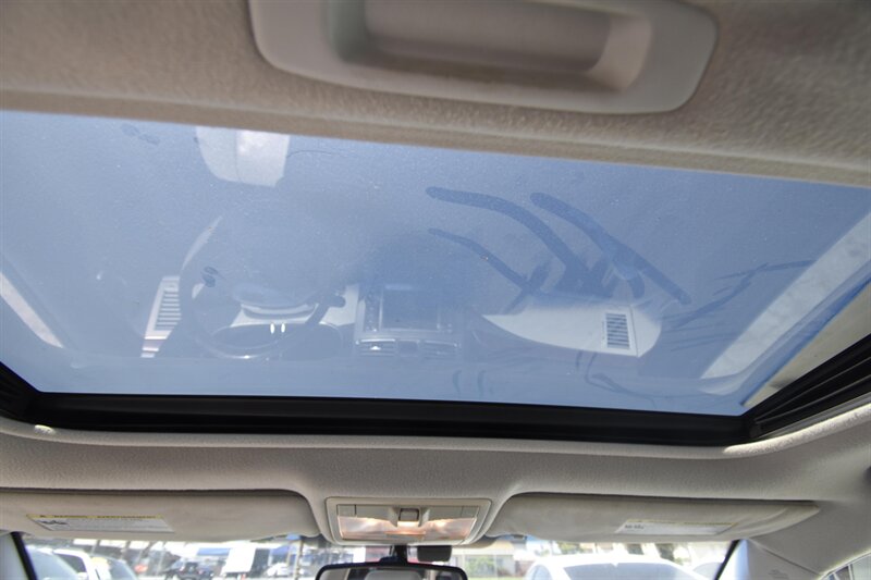 2011 Toyota Avalon Limited   - Photo 16 - Midway City, CA 92655
