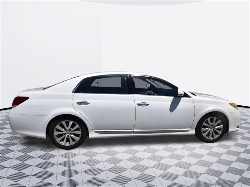 2011 Toyota Avalon Limited   - Photo 5 - Midway City, CA 92655