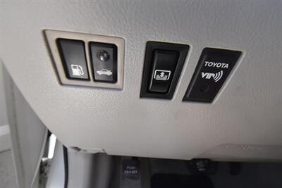 2011 Toyota Avalon Limited   - Photo 15 - Midway City, CA 92655