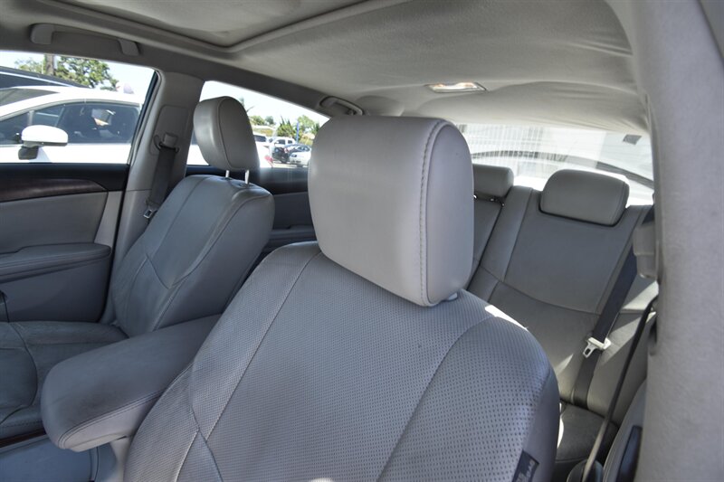 2011 Toyota Avalon Limited   - Photo 8 - Midway City, CA 92655